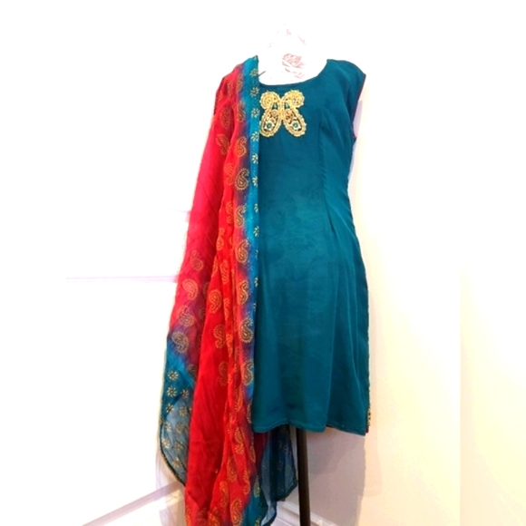 Fancy Indian suit - Picture 2 of 11